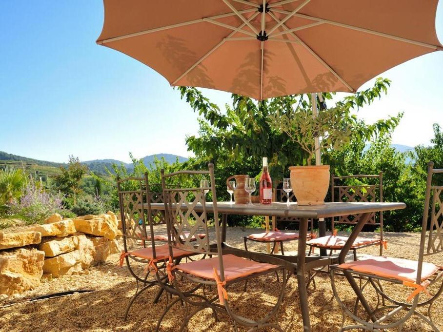 Les Aiguillans Holiday home *