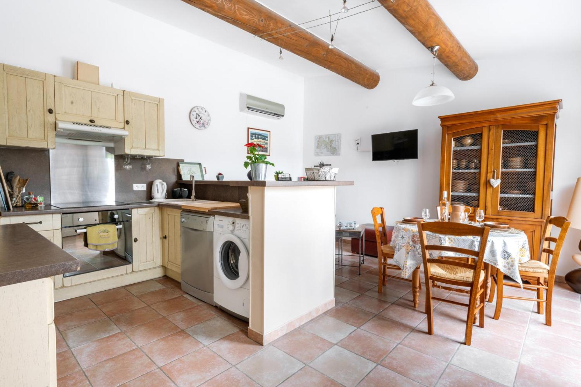 Les Aiguillans Holiday home Merindol-les-Oliviers